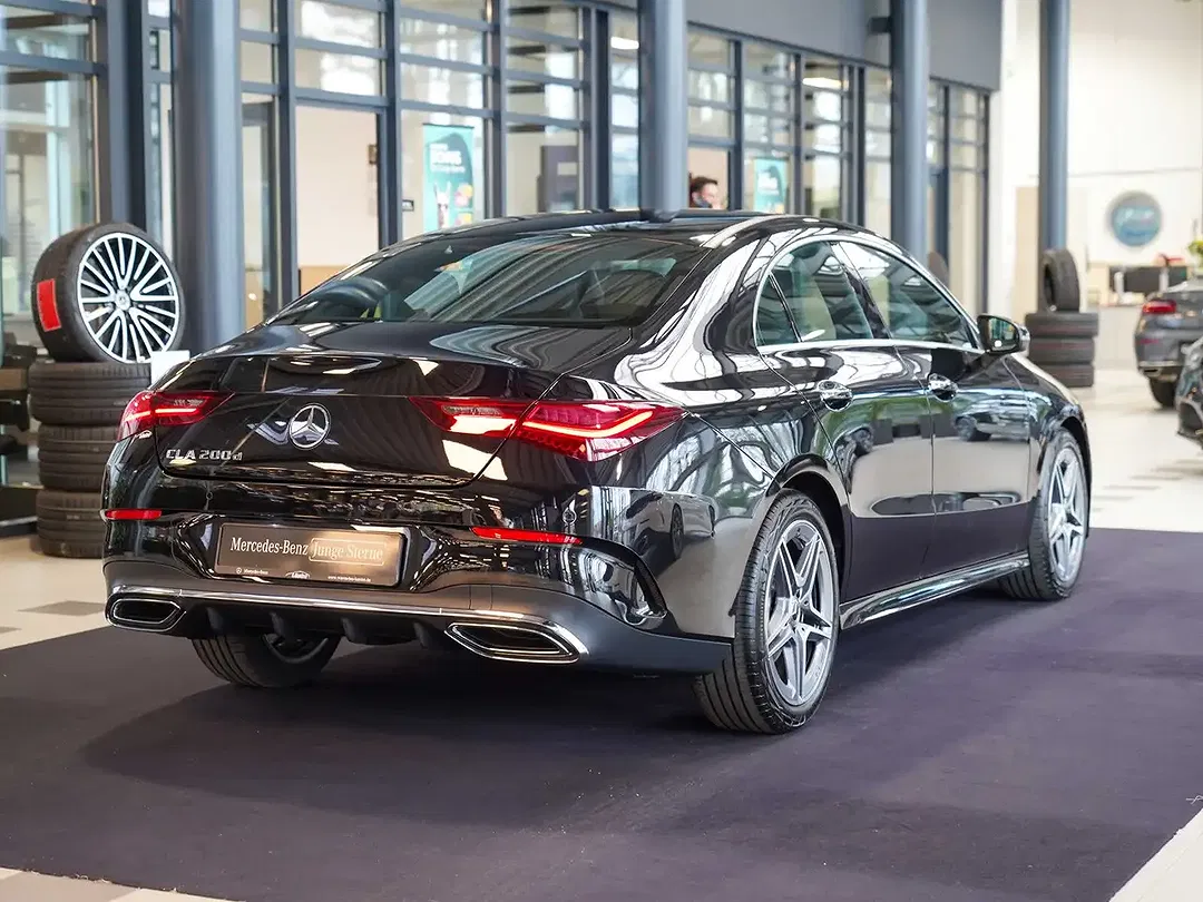 Mercedes-Benz CLA 200 AMG Line - Thumbnail 3