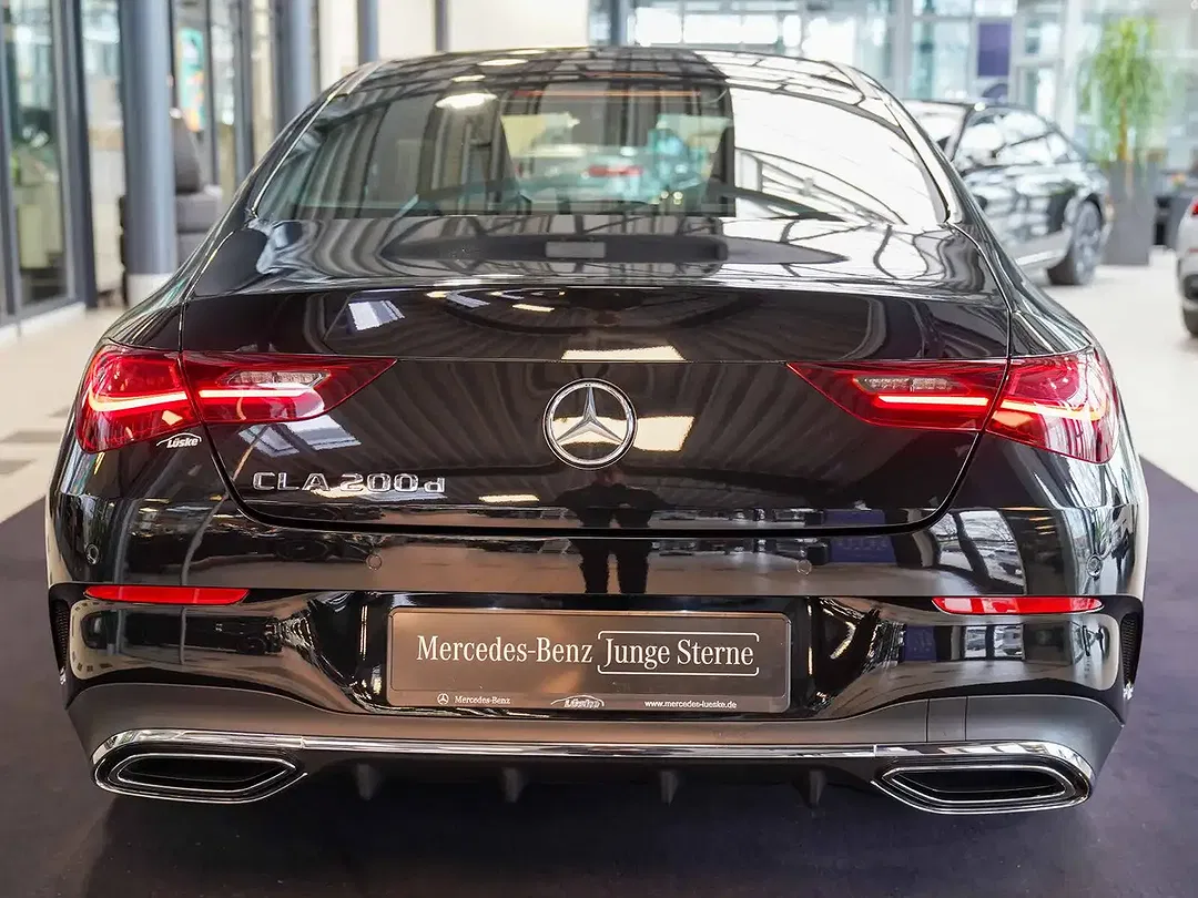Mercedes-Benz CLA 200 AMG Line - Thumbnail 4