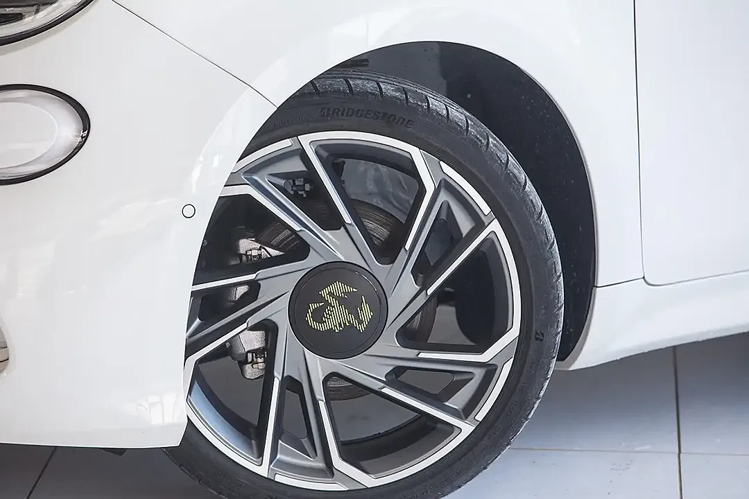 Abarth 500e Scorpionissima - Thumbnail 4