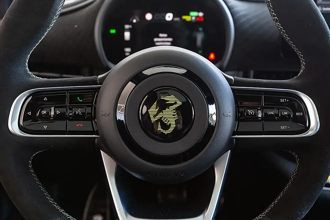 Abarth 500e Scorpionissima - Thumbnail 5