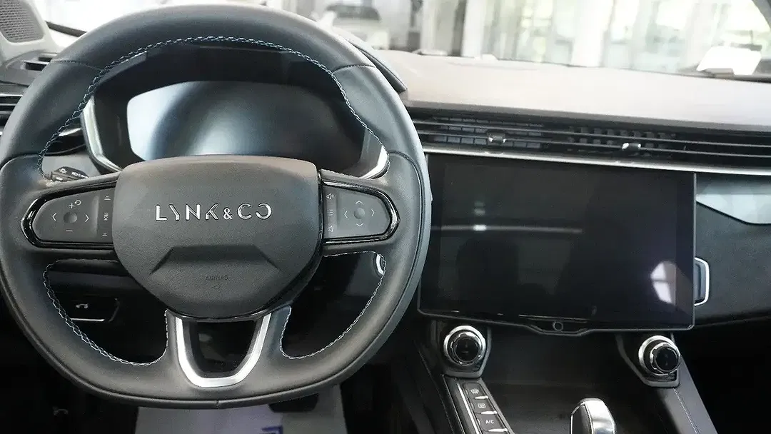 Lynk & Co 01 - Thumbnail 11