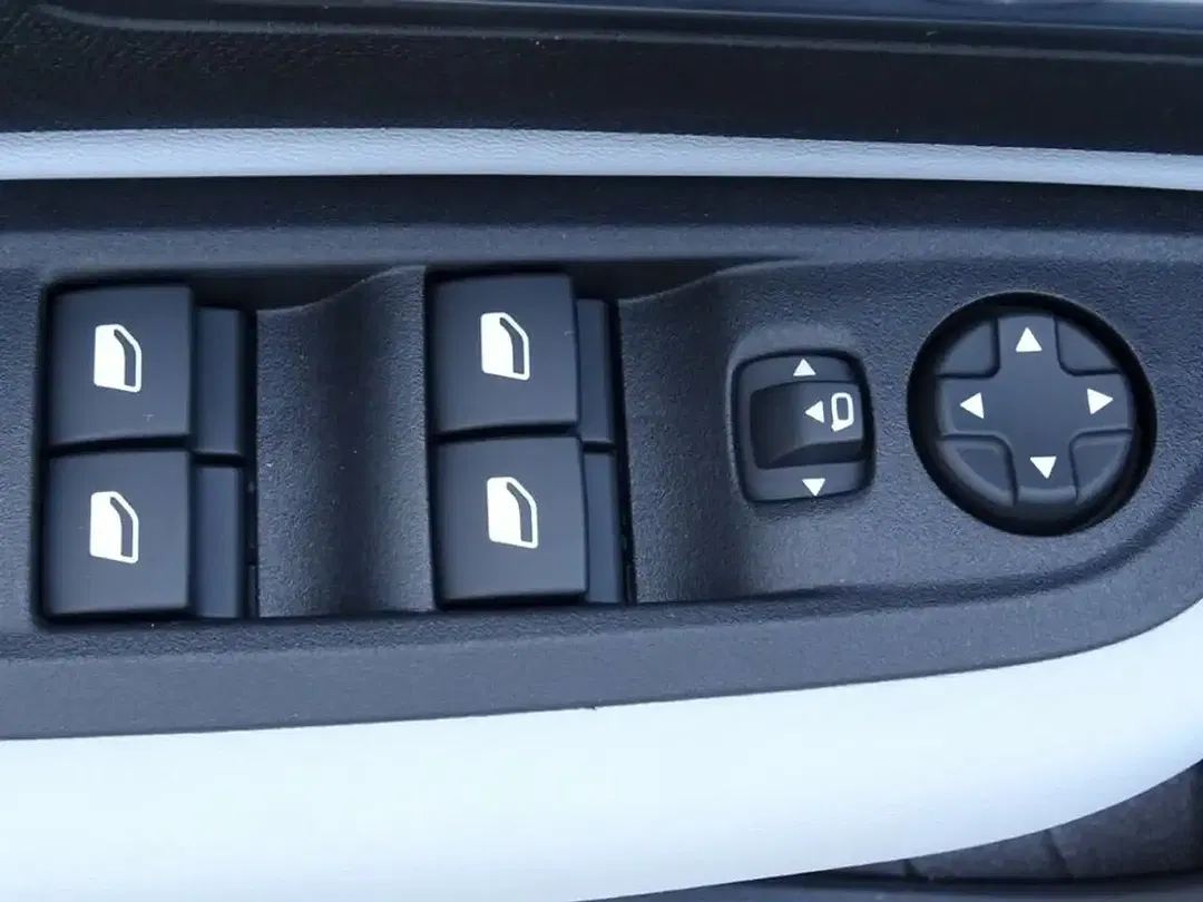 Citroen C4 EAT8 Hybrid Max - Thumbnail 15