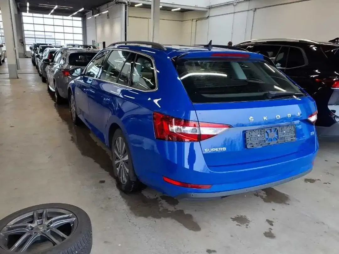 Skoda Superb iV Combi Ambition - Thumbnail 4