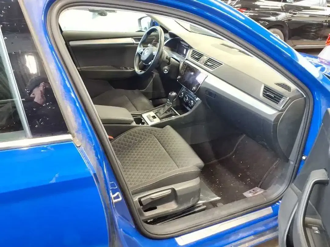 Skoda Superb iV Combi Ambition - Thumbnail 5