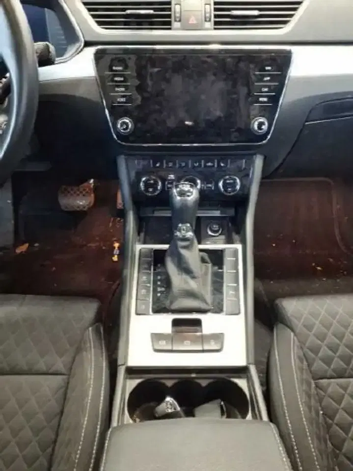 Skoda Superb iV Combi Ambition - Thumbnail 7