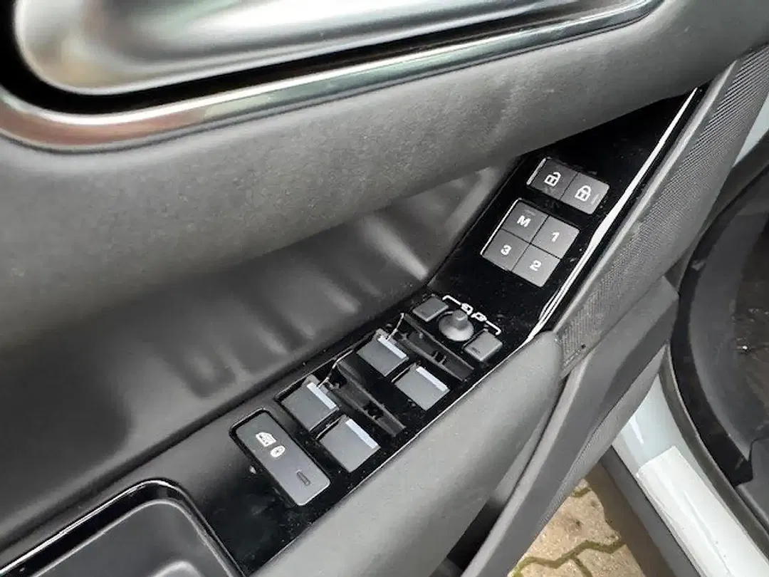 Land Rover Range Rover Velar D300 R-Dynamic SE - Thumbnail 12