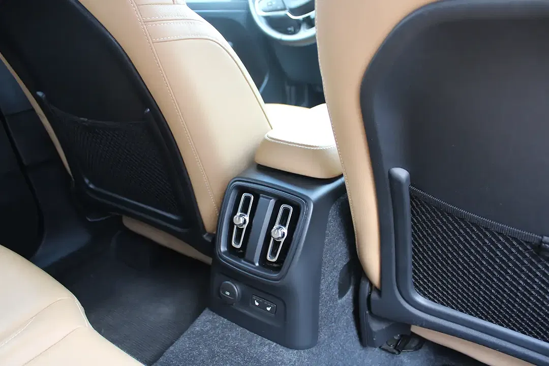 Volvo XC40 T5 - Thumbnail 11