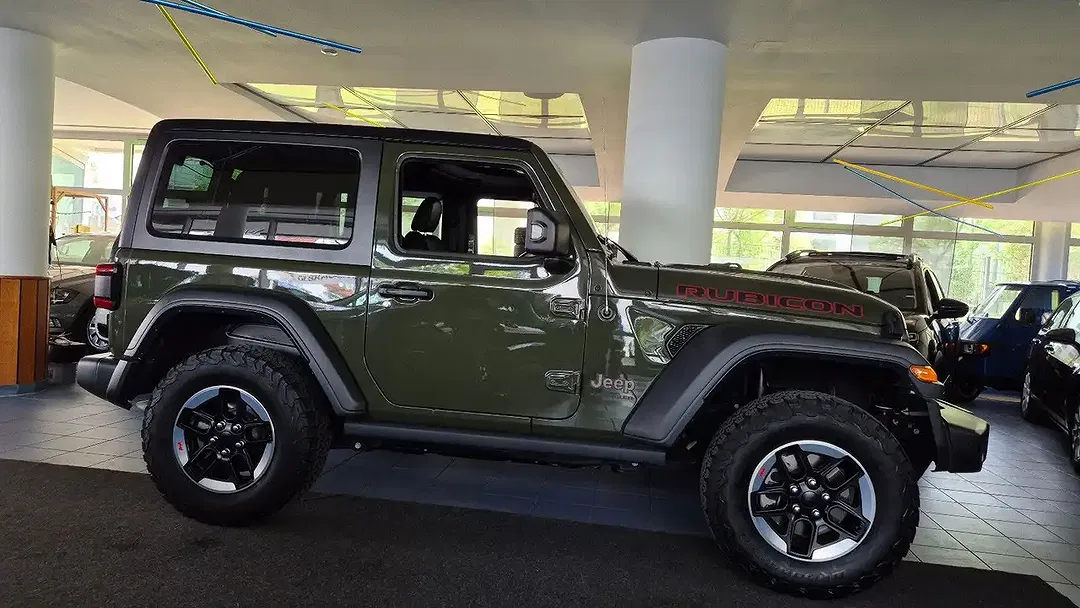 Jeep Wrangler Unlimited Rubicon - Thumbnail 4