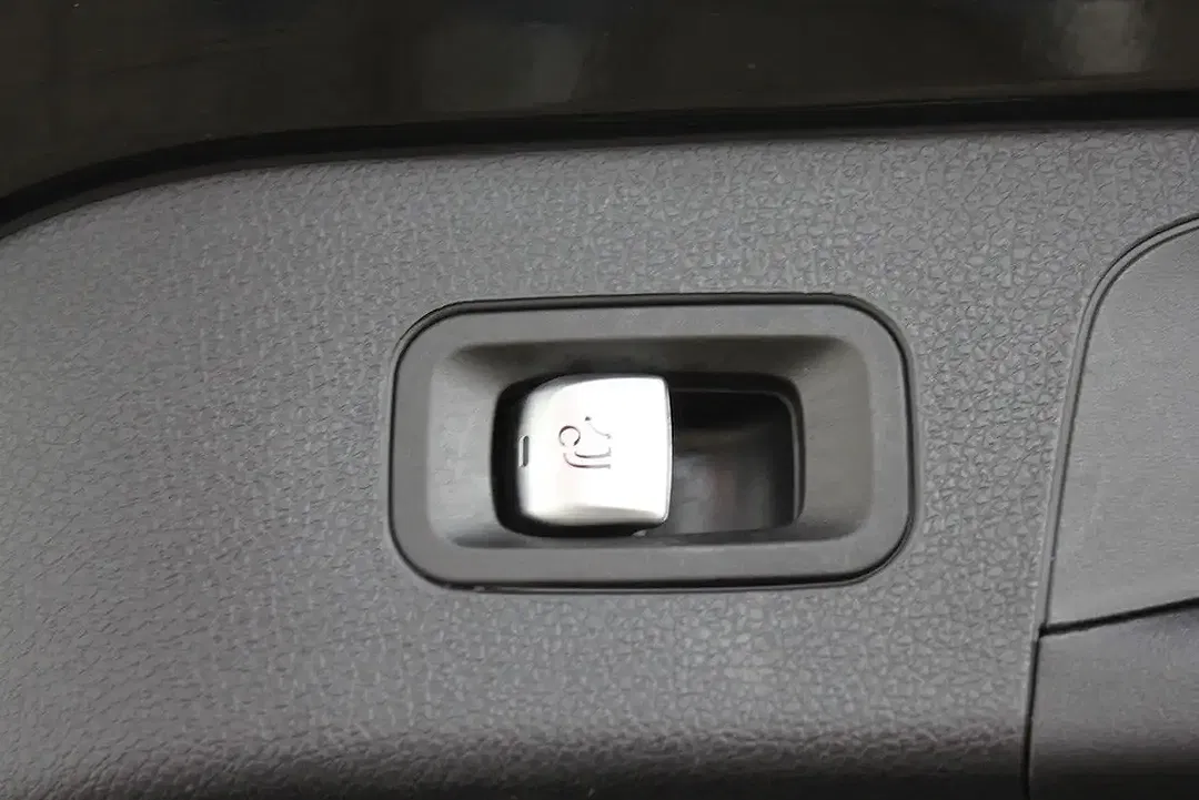 Mercedes-Benz EQC 400 4MATIC - Thumbnail 12