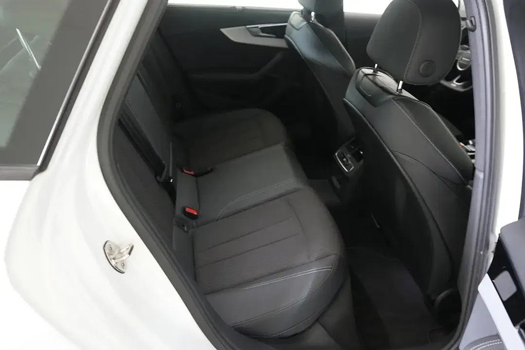 Audi A4 40 TDI S tronic Matrix LED Avant S line - Thumbnail 10
