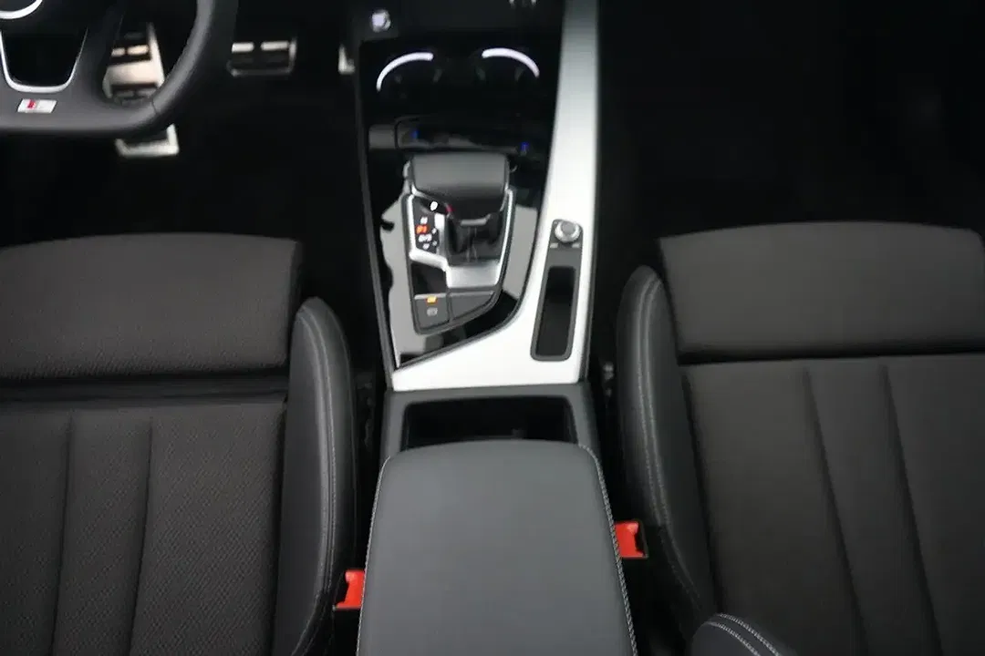 Audi A4 40 TDI S tronic Matrix LED Avant S line - Thumbnail 12