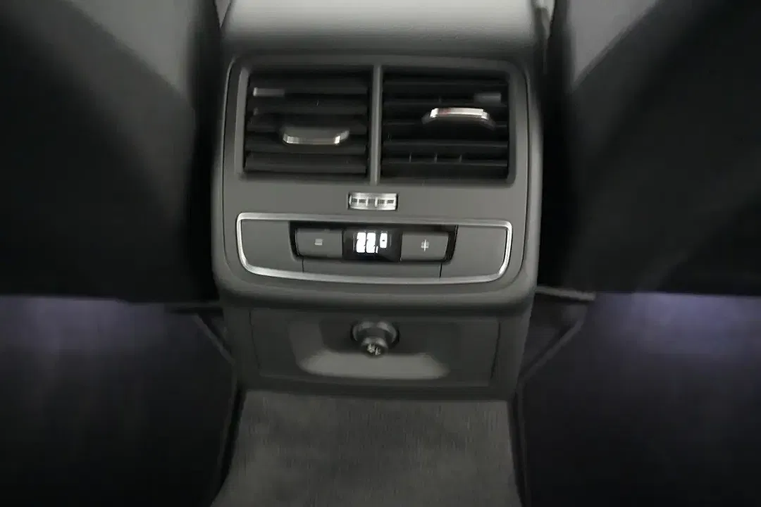 Audi A4 40 TDI S tronic Matrix LED Avant S line - foto 15