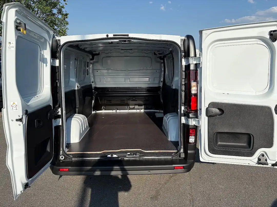 Nissan Primastar dCi 130 3.0t L1H1 N-Connecta - Thumbnail 10