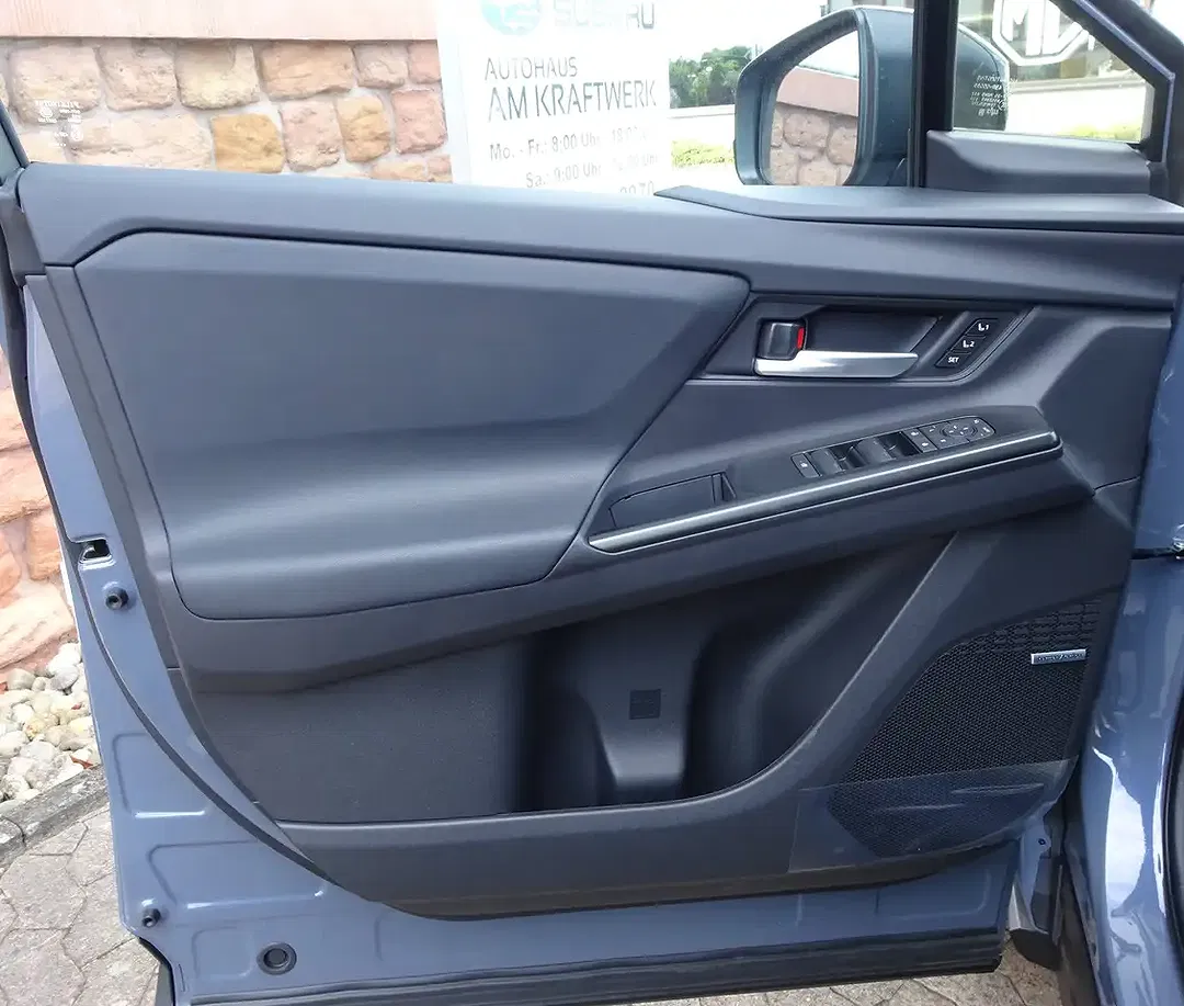 Subaru Solterra AWD Comfort - Thumbnail 12