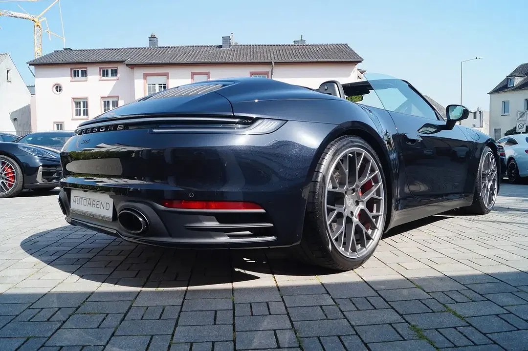 Porsche 911 Carrera 4S Cabriolet - Thumbnail 12