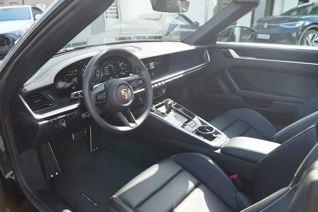 Porsche 911 Carrera 4S Cabriolet - Thumbnail 14