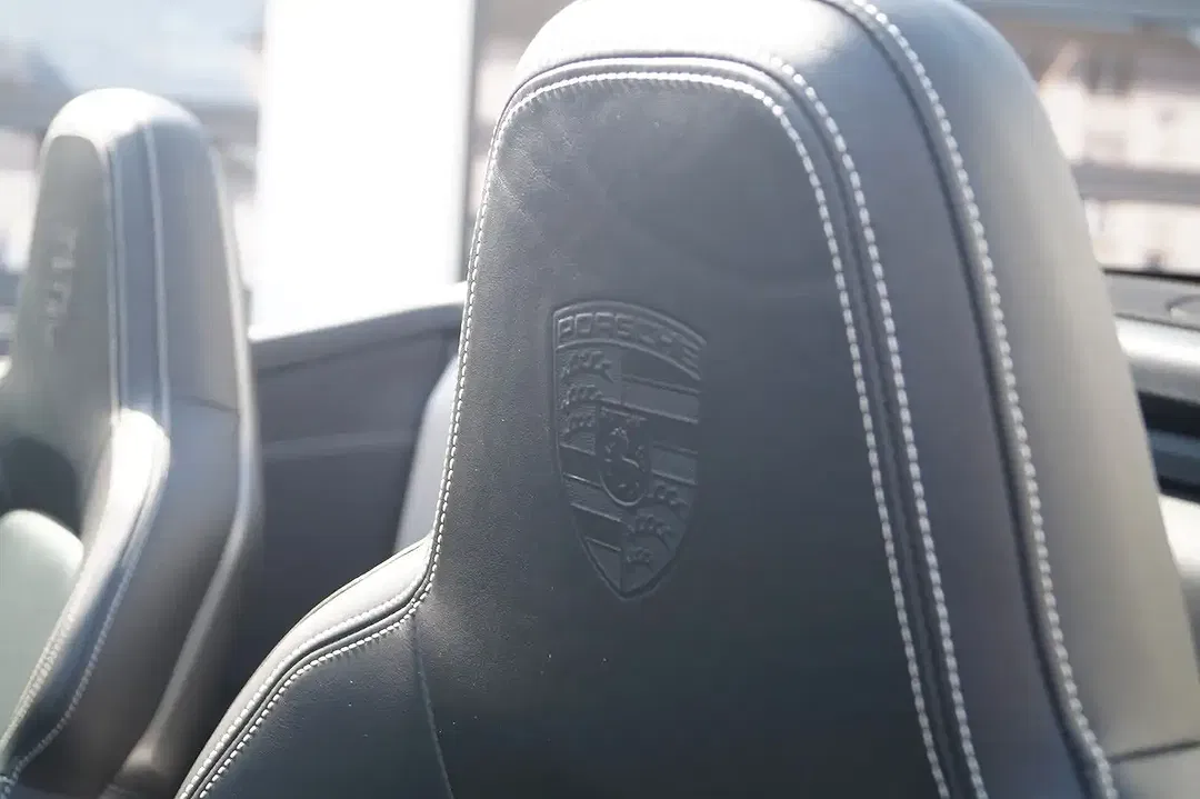 Porsche 911 Carrera 4S Cabriolet - Thumbnail 17