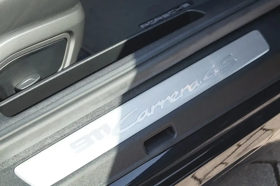 Porsche 911 Carrera 4S Cabriolet - Thumbnail 20