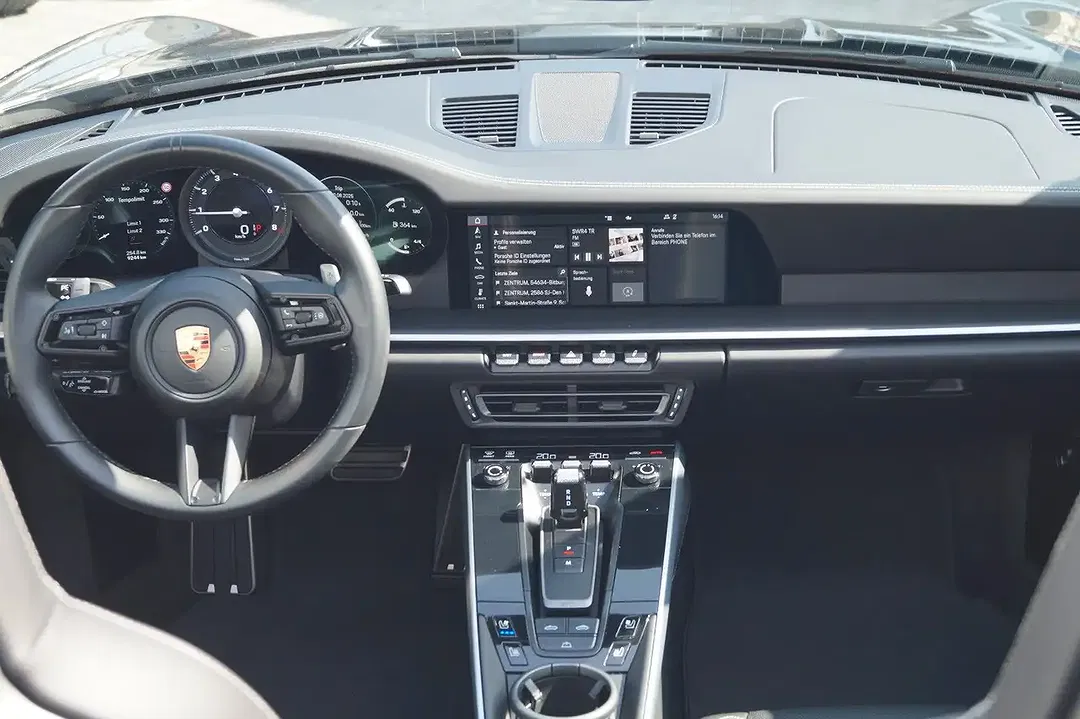 Porsche 911 Carrera 4S Cabriolet - Thumbnail 21