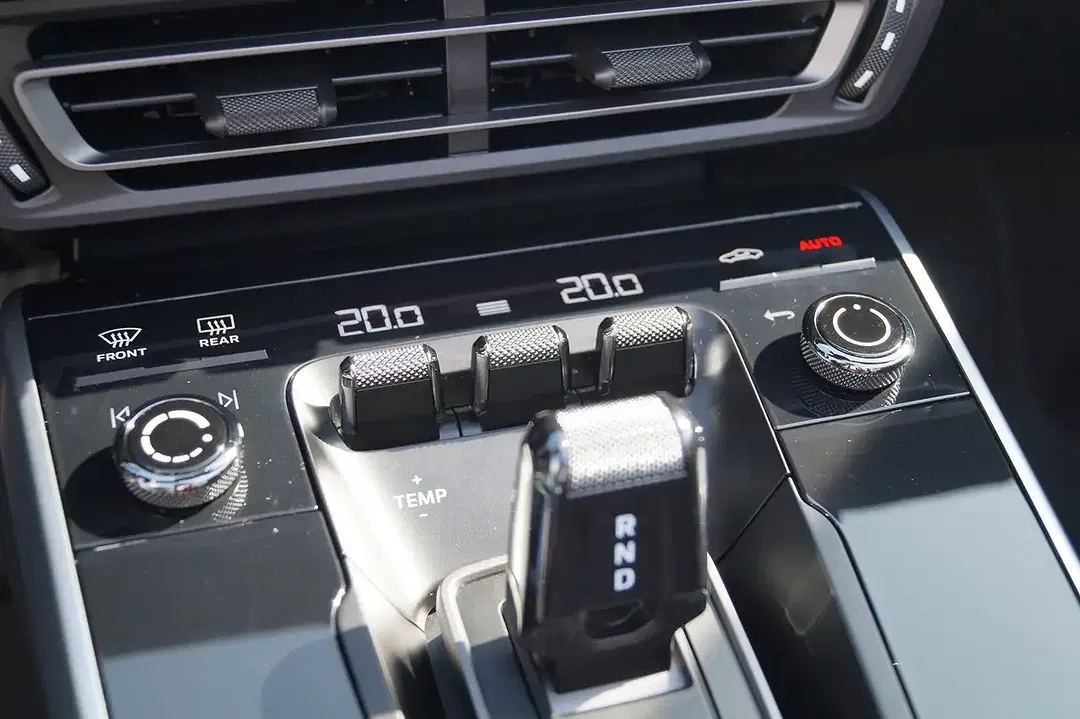 Porsche 911 Carrera 4S Cabriolet - Thumbnail 23