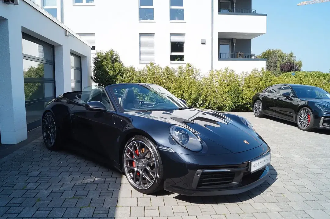 Porsche 911 Carrera 4S Cabriolet - Thumbnail 3