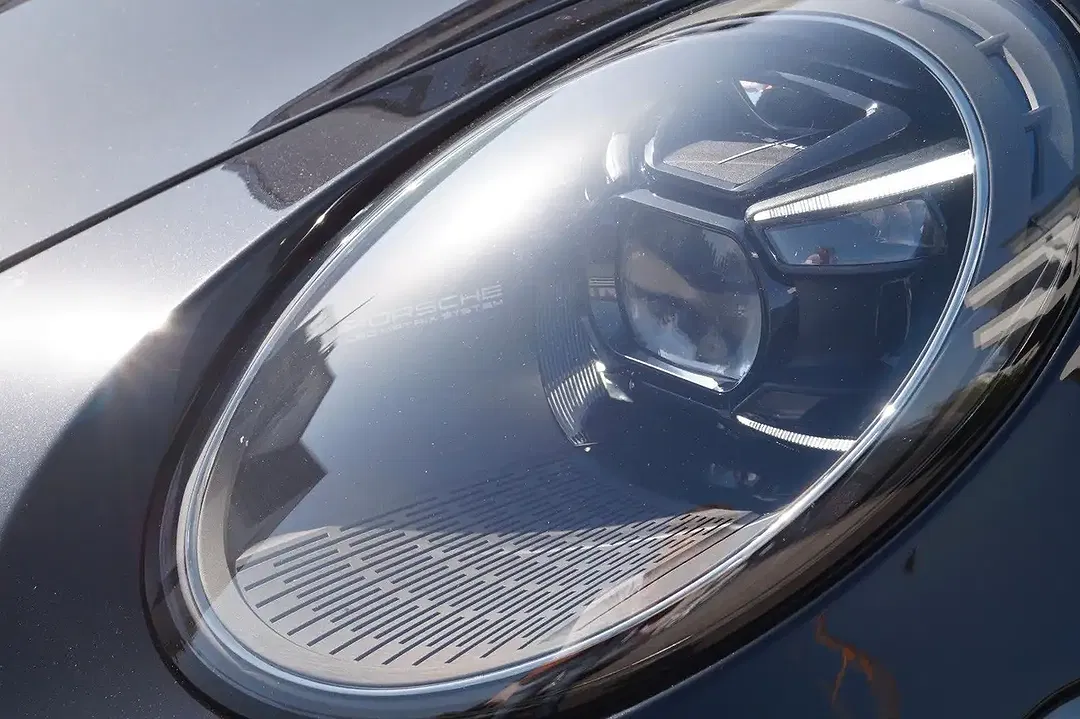 Porsche 911 Carrera 4S Cabriolet - Thumbnail 8