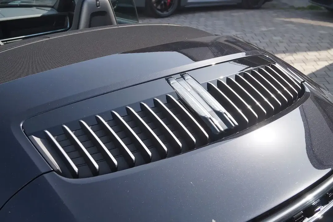 Porsche 911 Carrera 4S Cabriolet - Thumbnail 9