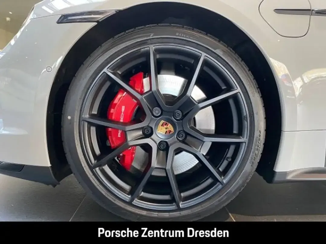 Porsche Taycan GTS Active - Thumbnail 12