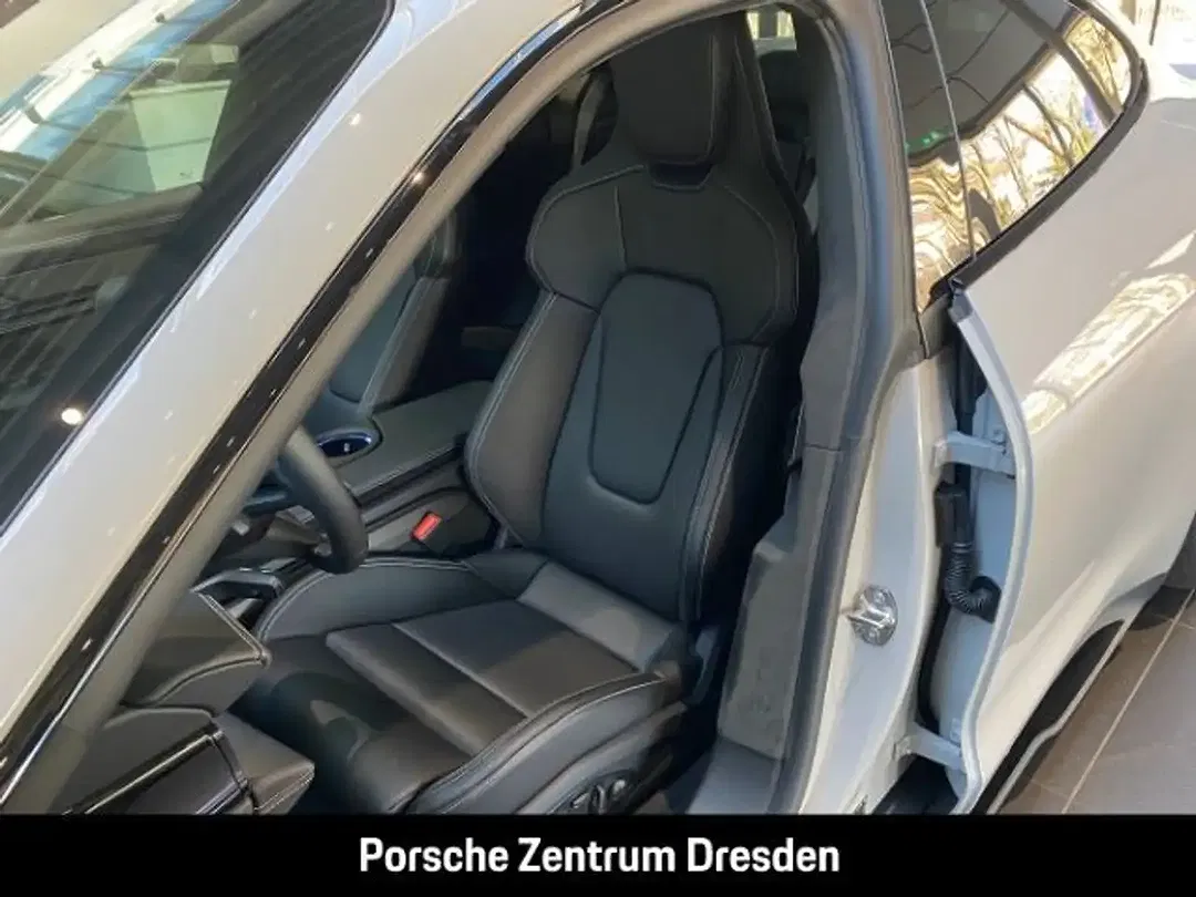 Porsche Taycan GTS Active - Thumbnail 4
