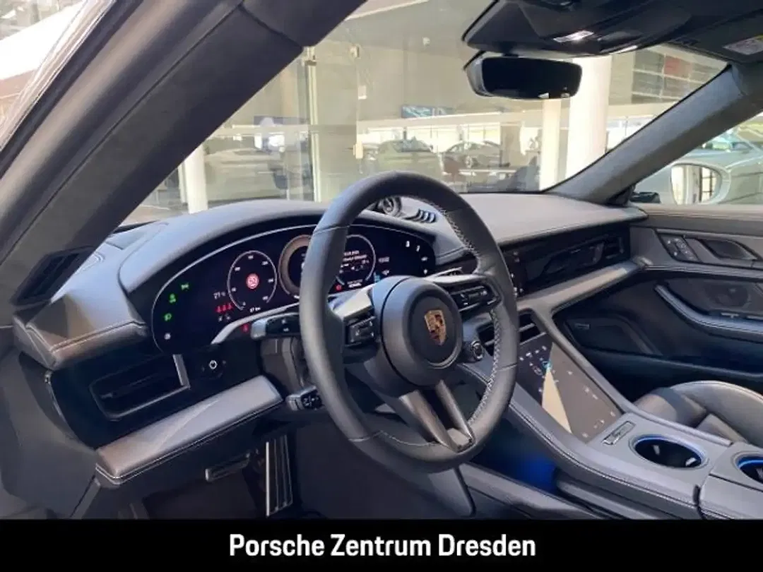 Porsche Taycan GTS Active - Thumbnail 5