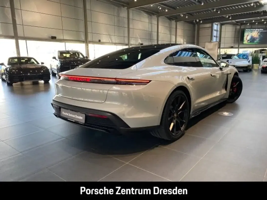 Porsche Taycan GTS Active - Thumbnail 8