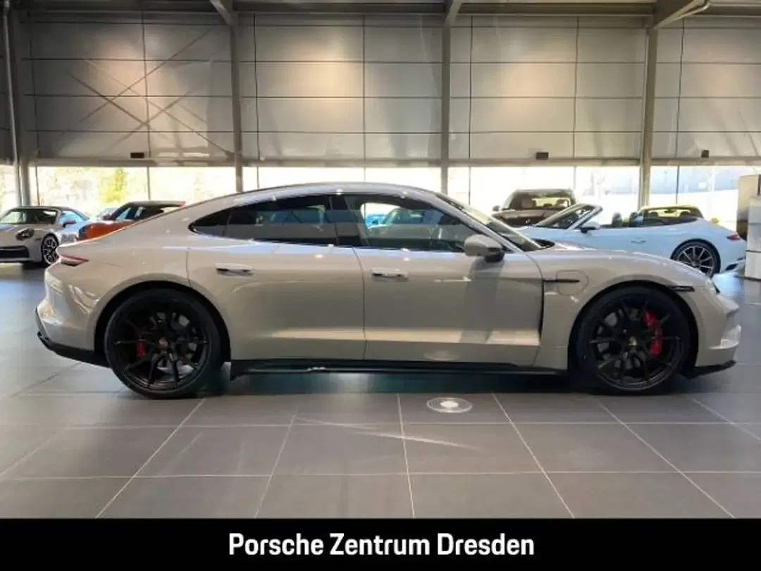 Porsche Taycan GTS Active - Thumbnail 9