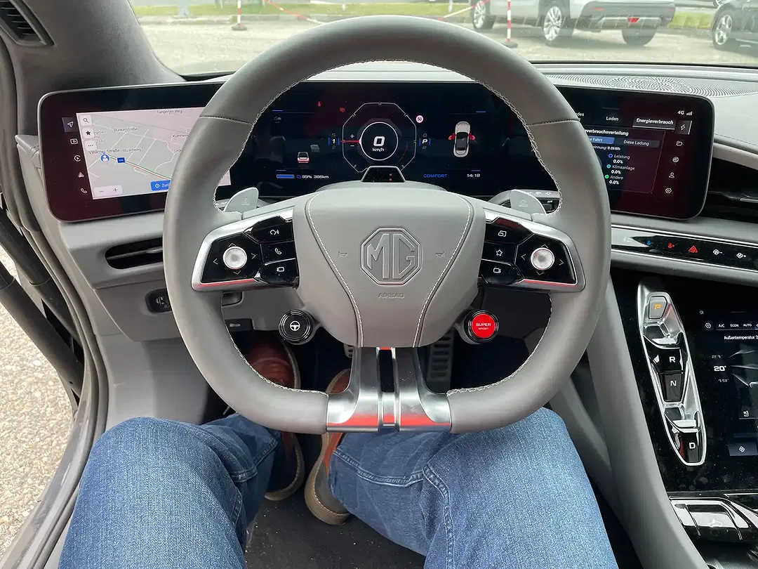 MG Cyberster GT - Thumbnail 11
