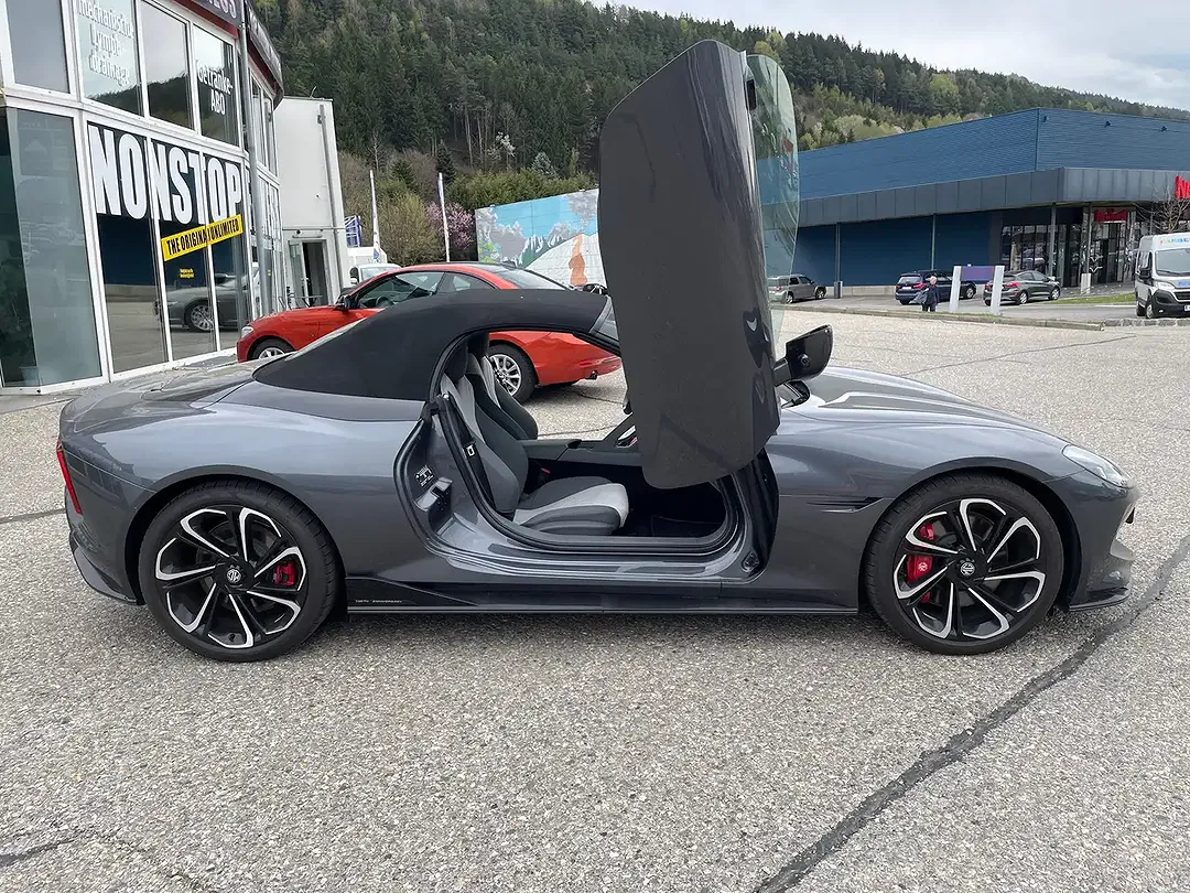 MG Cyberster GT - Thumbnail 3