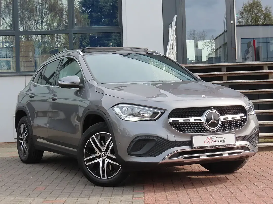 Mercedes-Benz GLA 220 Burmester - Thumbnail 1