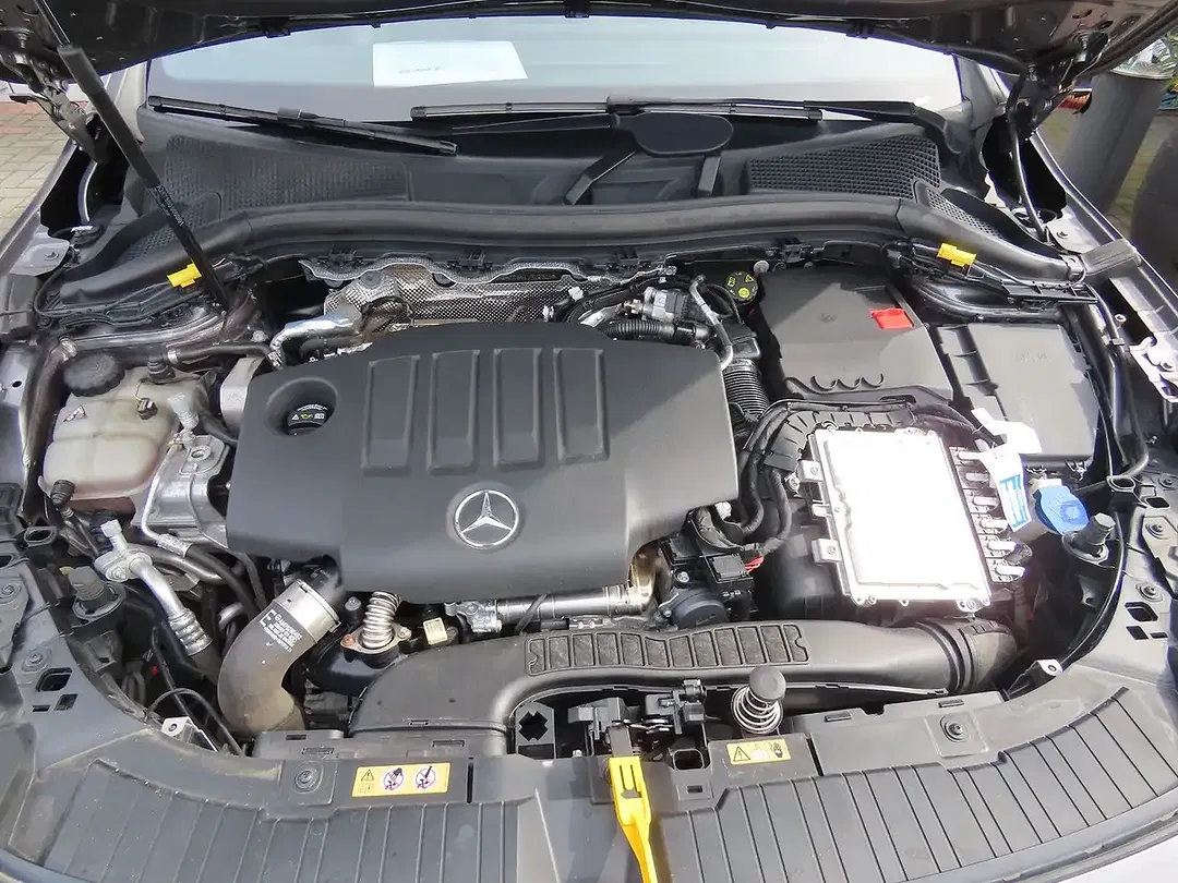 Mercedes-Benz GLA 220 Burmester - Thumbnail 3
