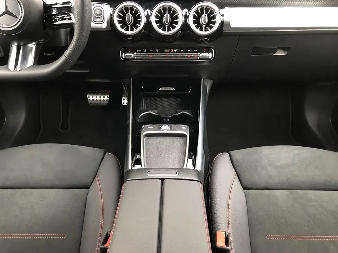 Mercedes-Benz GLB 200 Night - foto 14