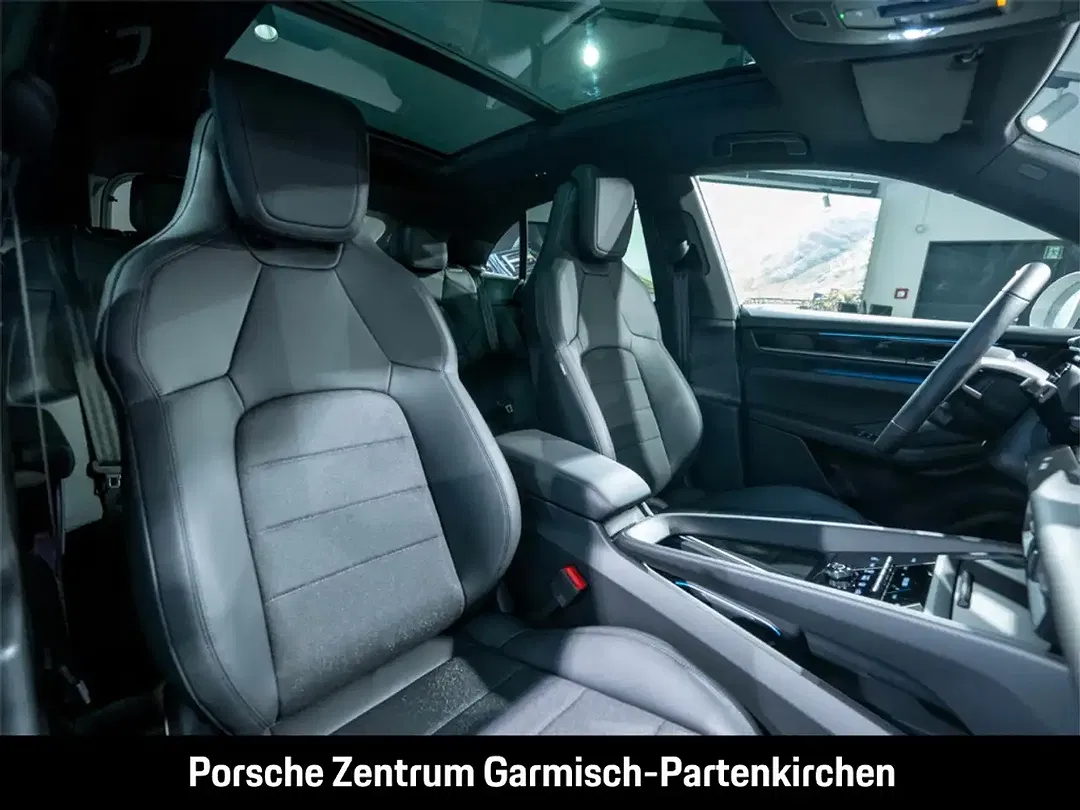Porsche Macan 4 - Thumbnail 10