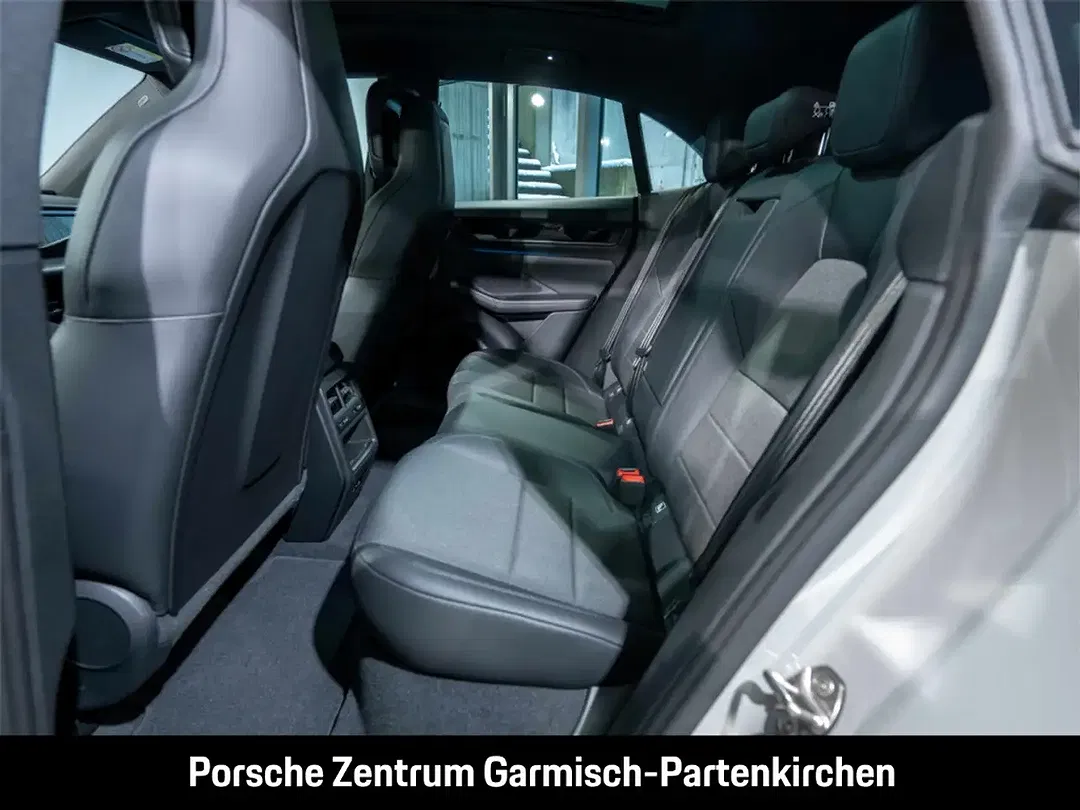 Porsche Macan 4 - Thumbnail 11