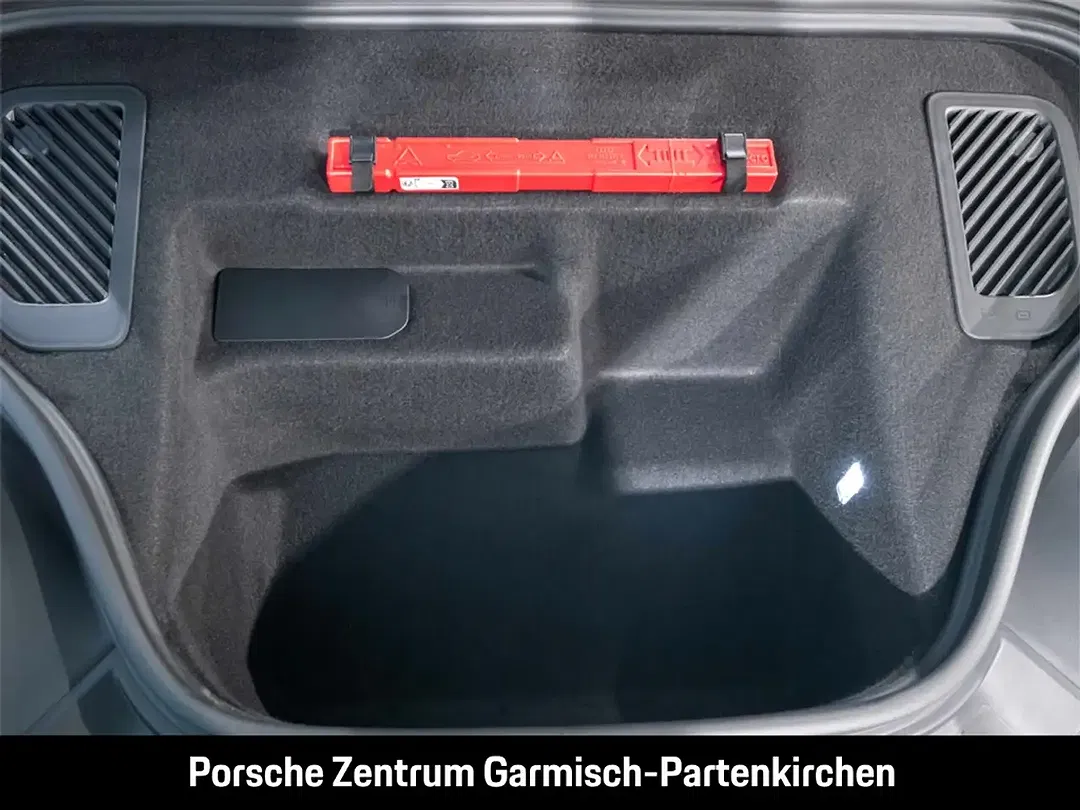 Porsche Macan 4 - Thumbnail 12