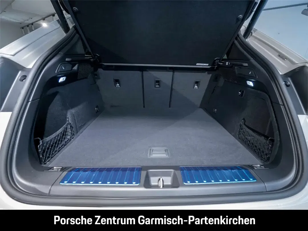 Porsche Macan 4 - Thumbnail 13