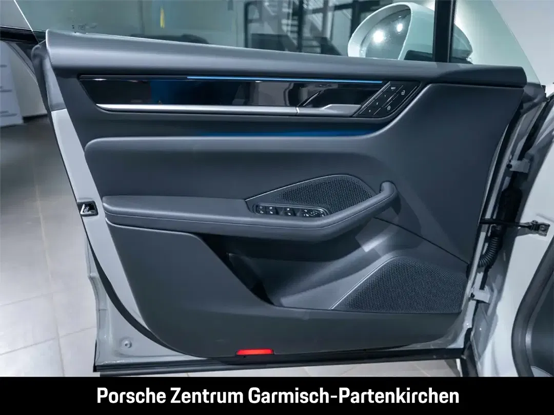 Porsche Macan 4 - Thumbnail 14