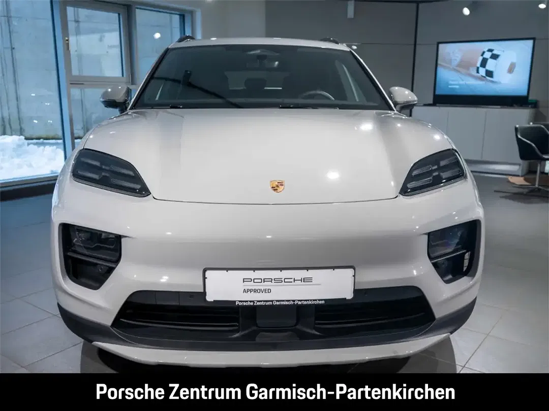 Porsche Macan 4 - Thumbnail 4