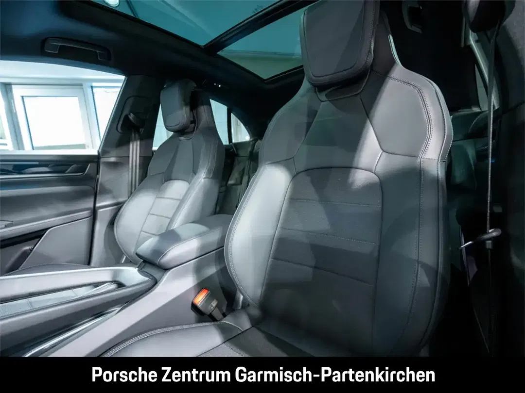 Porsche Macan 4 - Thumbnail 8