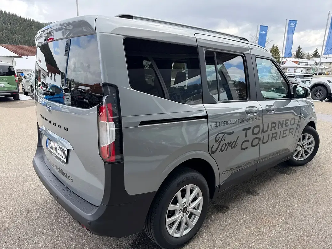 Ford Tourneo Courier 1.0 EcoBoost Titanium - foto 2