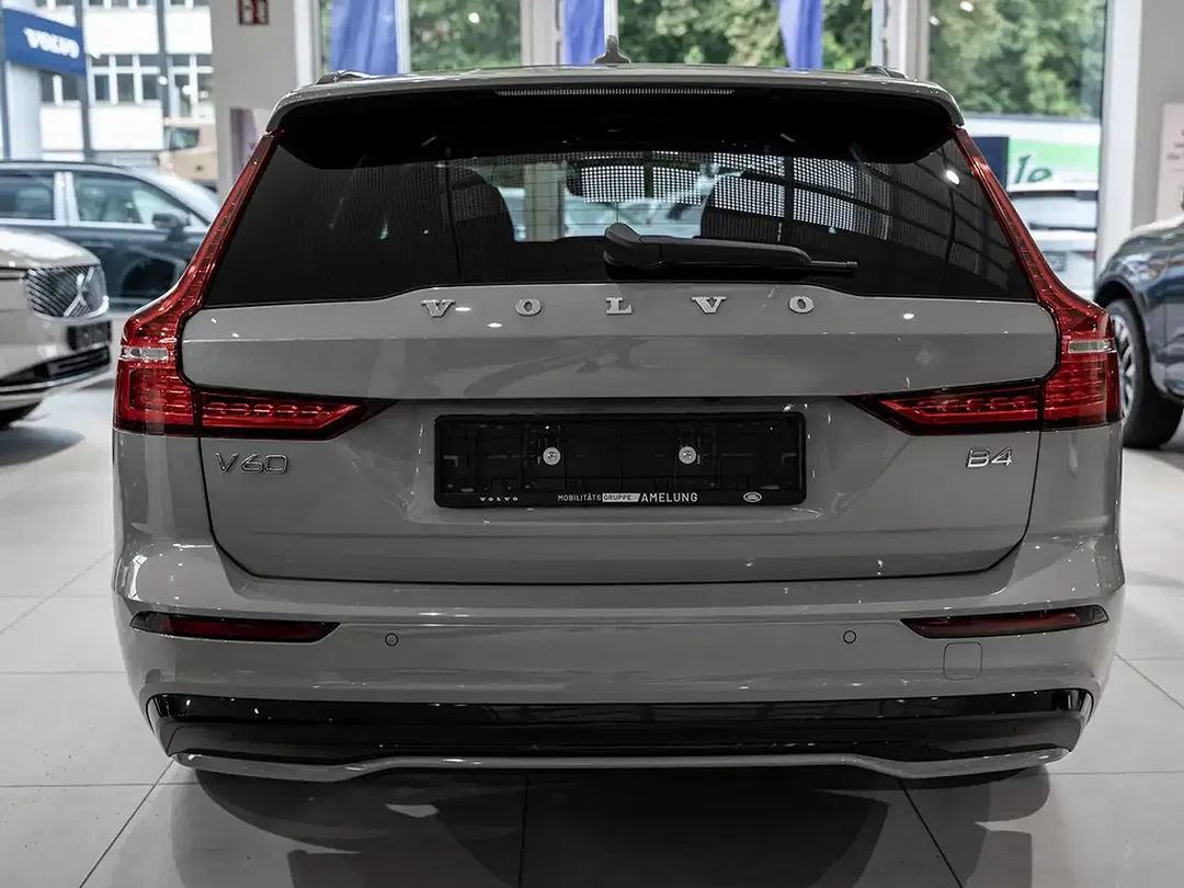 Volvo V60 B4 Plus Dark - Thumbnail 4
