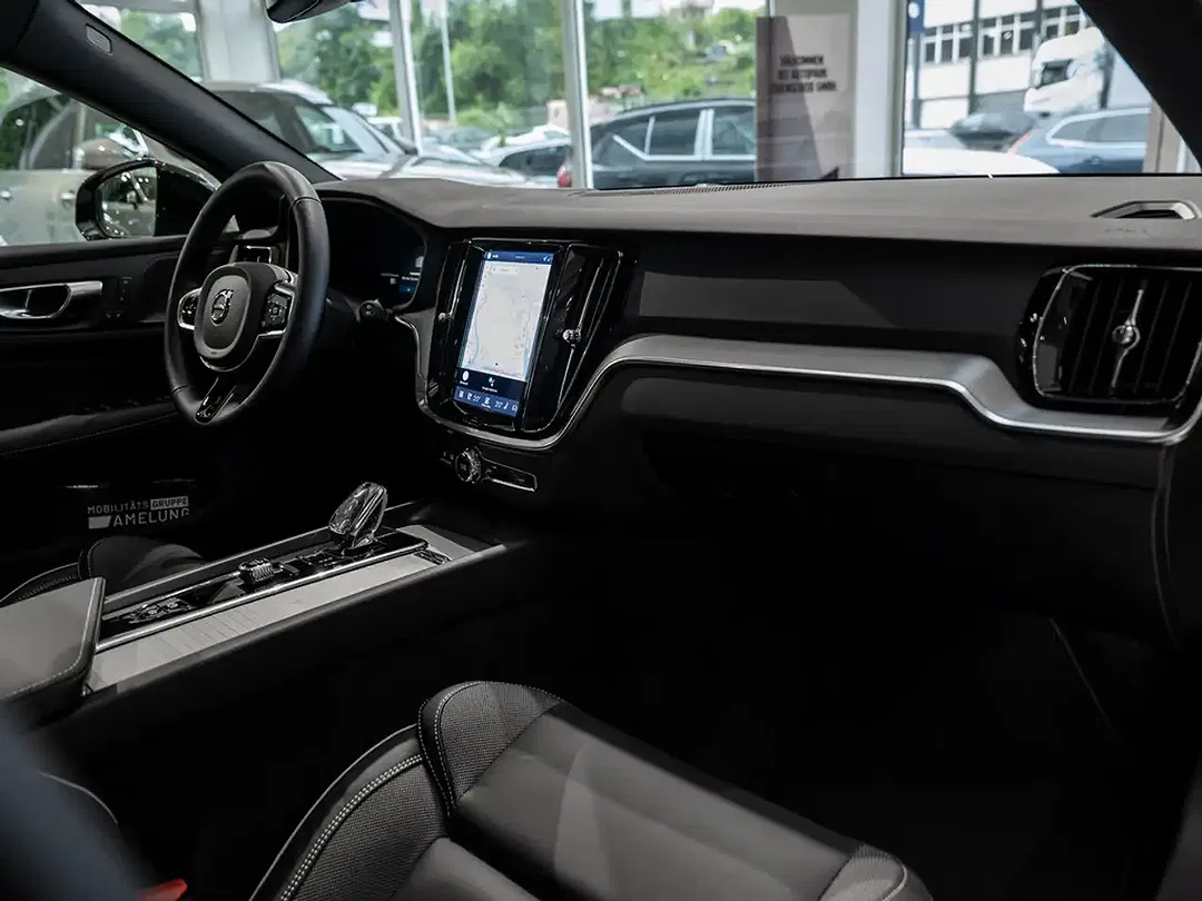 Volvo V60 B4 Plus Dark - Thumbnail 5