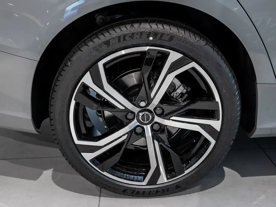 Volvo V60 B4 Plus Dark - Thumbnail 7