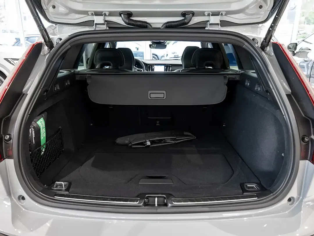 Volvo V60 B4 Plus Dark - Thumbnail 8