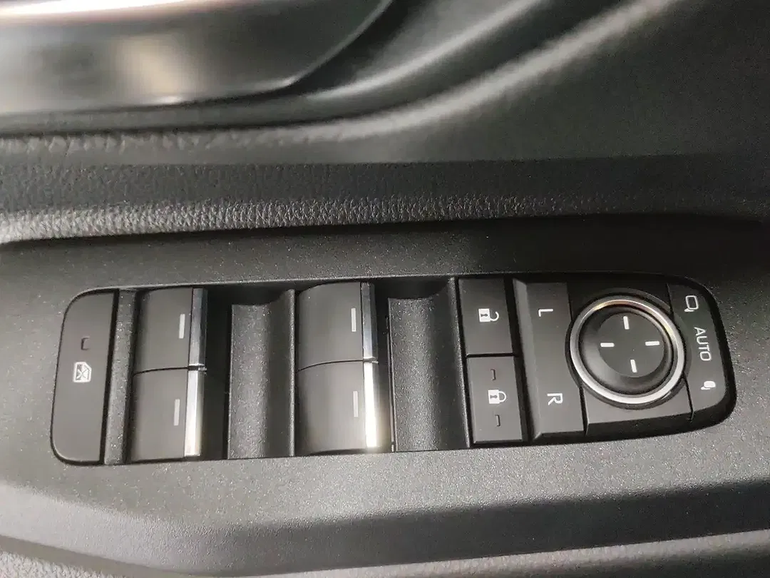 Toyota Land Cruiser 2.8 4x4 Executive - Thumbnail 12